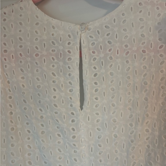 Elegant White Lace Dress - Picture 7 of 8